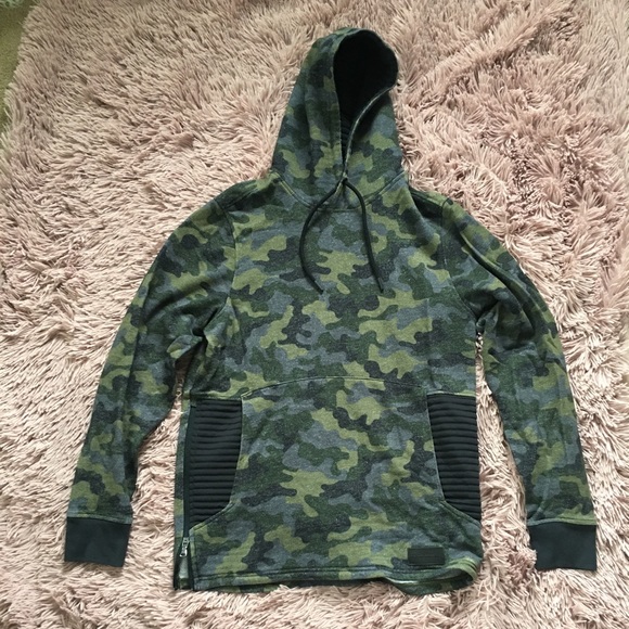 Under Armour Other - Men’s Camo Under Armour Hoodie